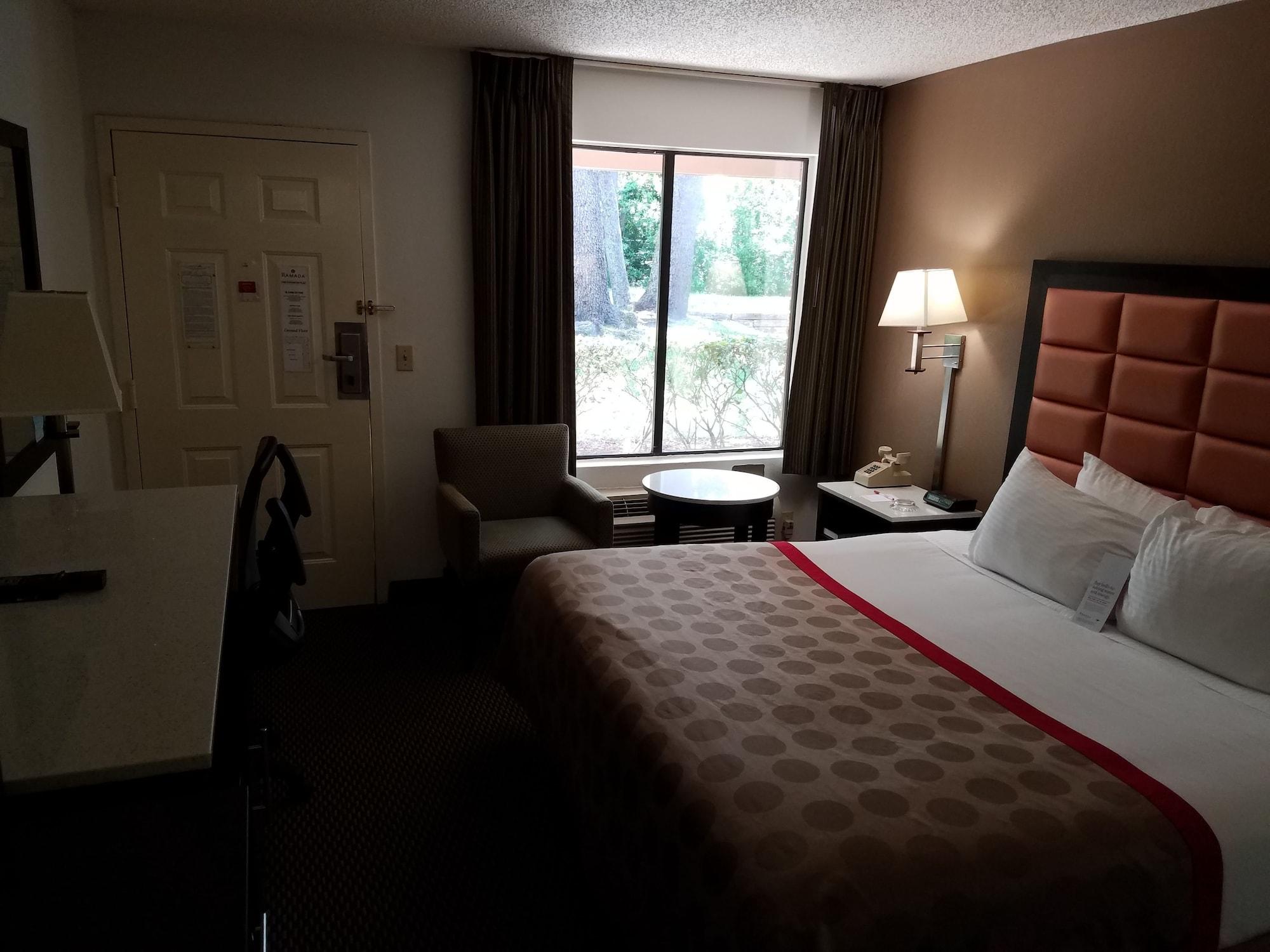 Ramada By Wyndham Temple Terrace/Tampa North Hotel Exterior photo