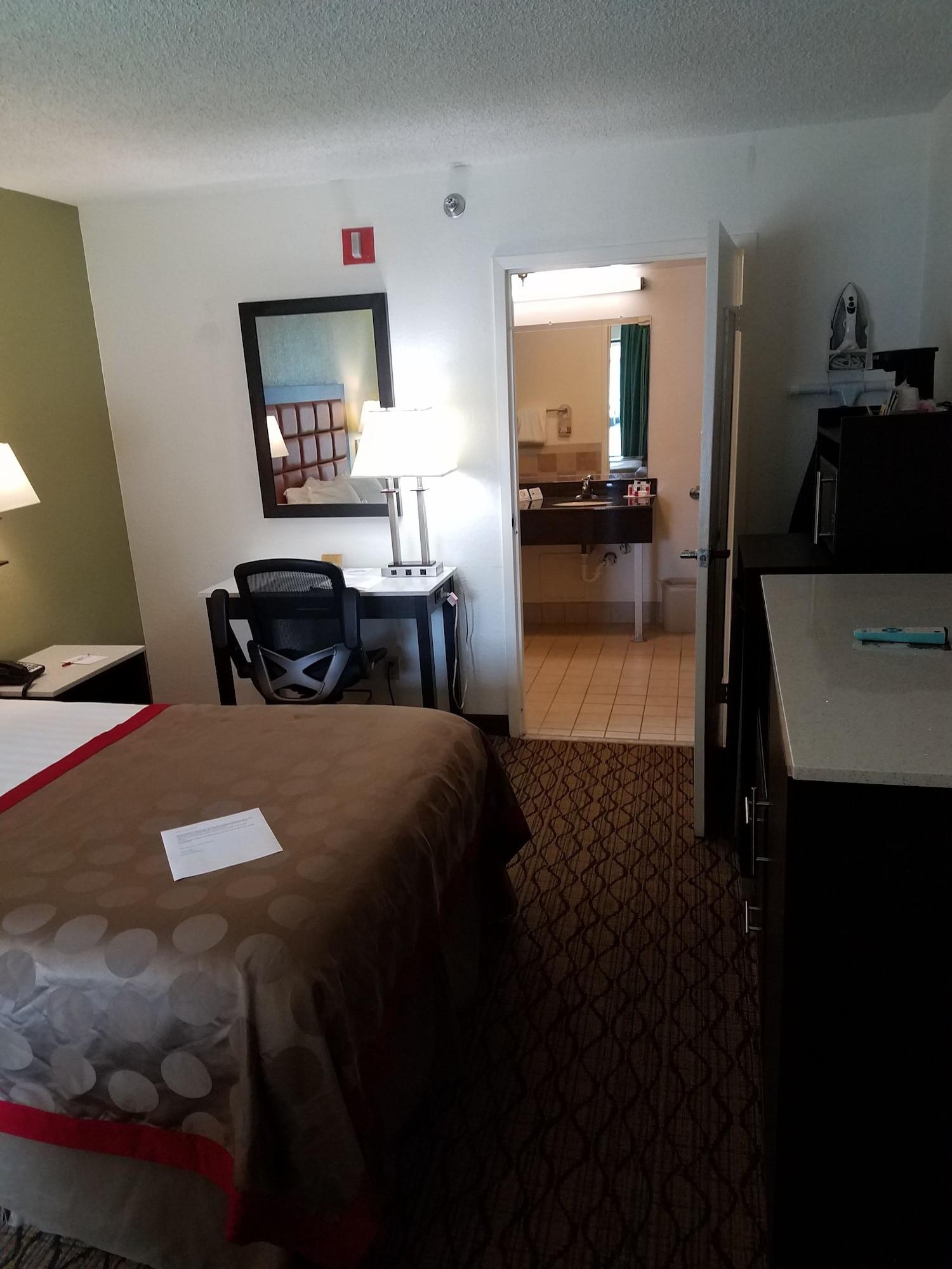 Ramada By Wyndham Temple Terrace/Tampa North Hotel Exterior photo