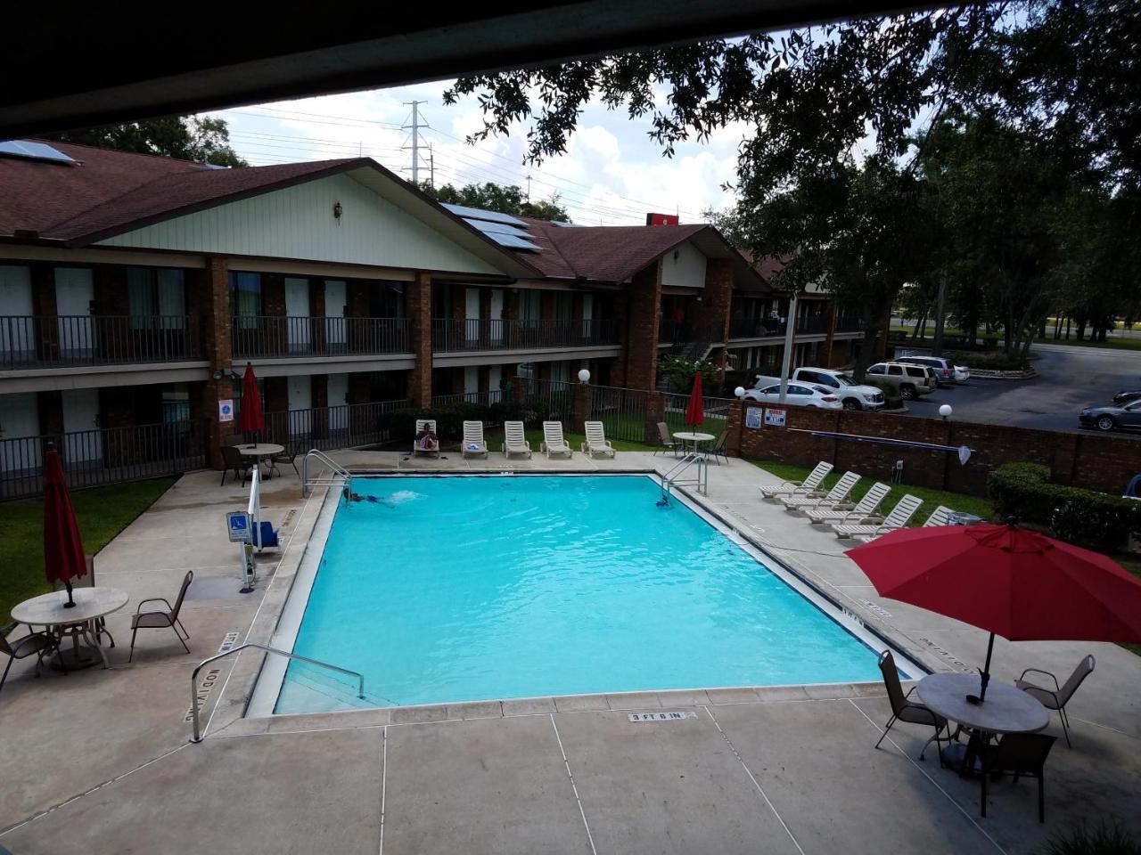 Ramada By Wyndham Temple Terrace/Tampa North Hotel Exterior photo