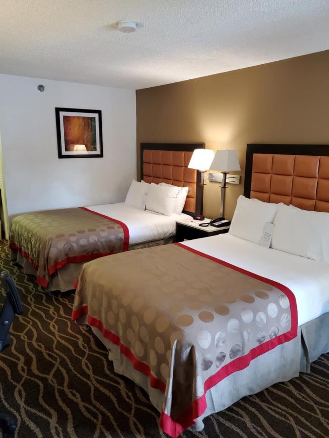 Ramada By Wyndham Temple Terrace/Tampa North Hotel Exterior photo